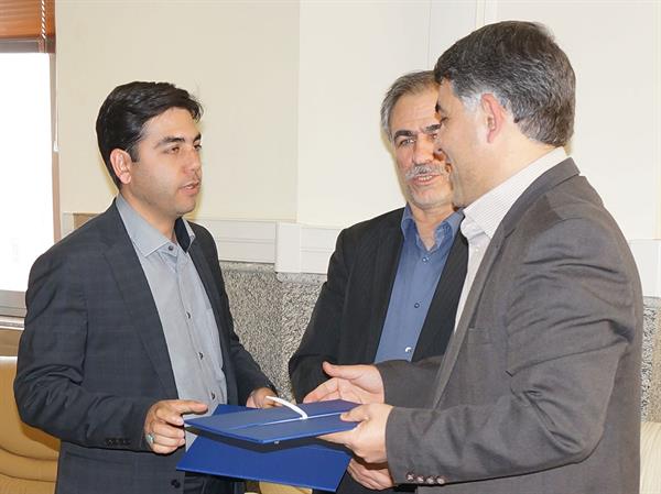 امضای تفاهم نامه همکاری مابین اداره کل ارتباطات و فناوری اطلاعات و اداره کل امور روستایی و شوراهای استانداری البرز